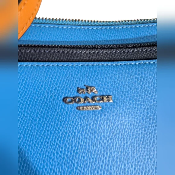 💙 Coach Pebbled Leather Crossbody Clutch – Blue with Saddle Trim - Picture 3 of 11